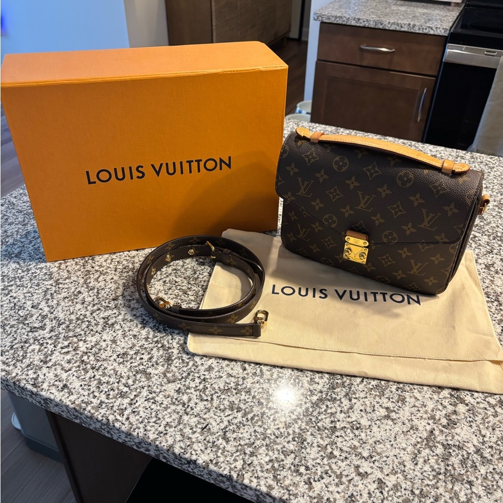Louis Vuitton Pochette Metis